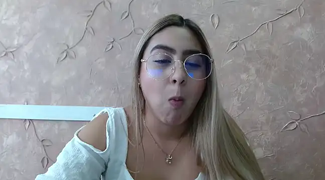 Snapshot of Miabonnett_ chatting on 02.11.25 Miabonnett online show from 02.11.25