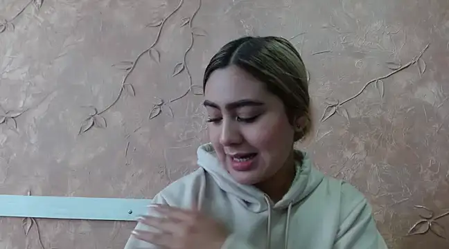 Snapshot of Miabonnett_ chatting on 02.13.25 Miabonnett online show from 02.13.25