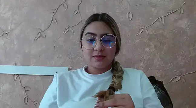 Snapshot of Miabonnett_ chatting on 02.17.25 Miabonnett online show from 02.17.25