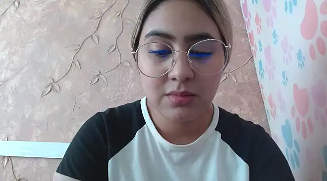 Snapshot of Miabonnett_ chatting on 02.19.25 Miabonnett online show from 02.19.25
