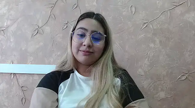 Snapshot of Miabonnett_ chatting on 02.19.25 Miabonnett online show from 02.19.25
