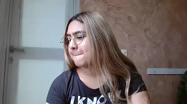 Snapshot of Miabonnett_ chatting on 02.20.25 Miabonnett online show from 02.20.25