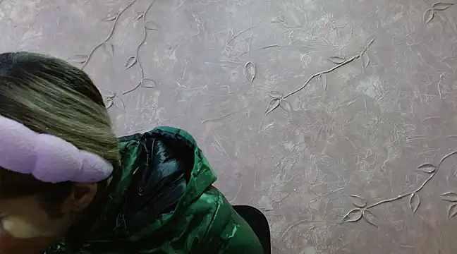 Snapshot of Miabonnett_ chatting on 02.22.25 Miabonnett online show from 02.22.25