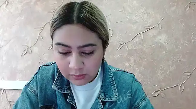 Snapshot of Miabonnett_ chatting on 02.25.25 Miabonnett online show from 02.25.25