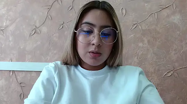 Snapshot of Miabonnett_ chatting on 02.25.25 Miabonnett online show from 02.25.25