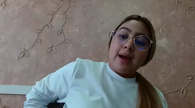 Snapshot of Miabonnett_ chatting on 02.25.25 Miabonnett online show from 02.25.25