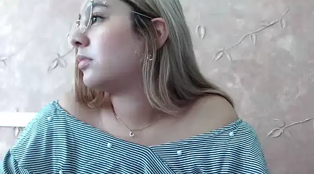 Snapshot of Miabonnett_ chatting on 02.26.25 Miabonnett online show from 02.26.25