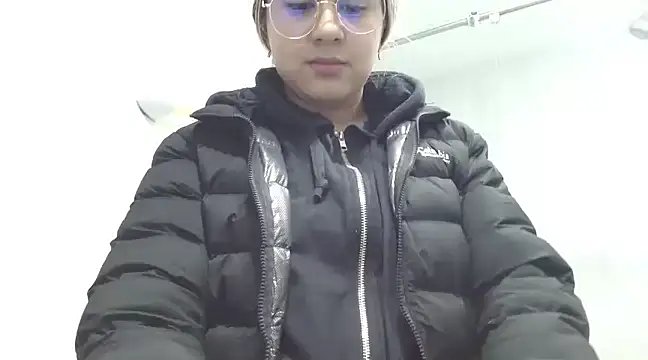 Snapshot of Miabonnett_ chatting on 03.04.25 Miabonnett online show from 03.04.25