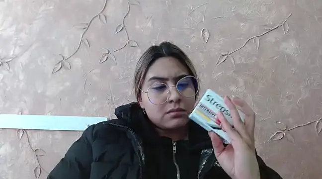 Snapshot of Miabonnett_ chatting on 03.04.25 Miabonnett online show from 03.04.25