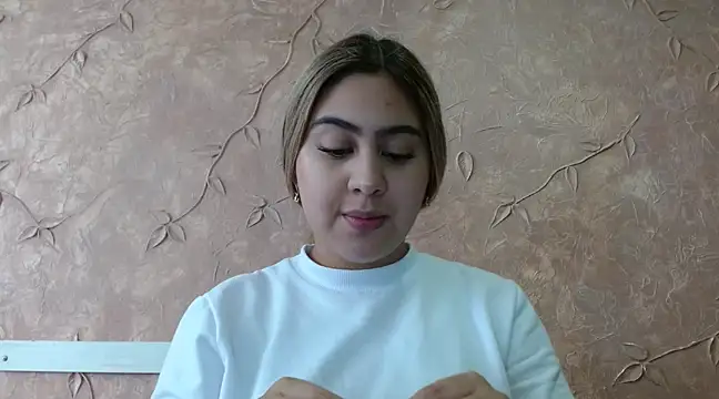 Snapshot of Miabonnett_ chatting on 03.08.25 Miabonnett online show from 03.08.25