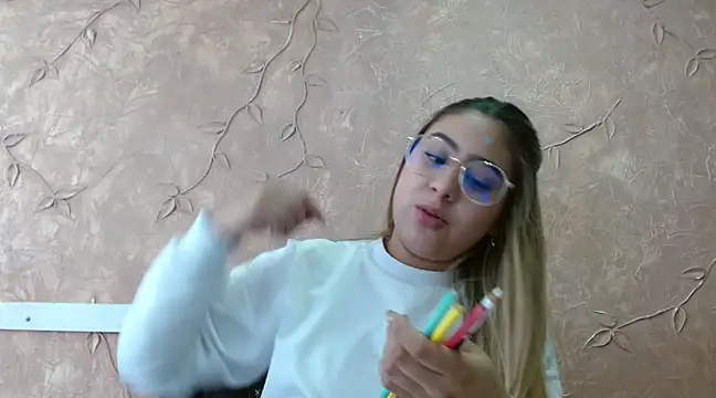 Snapshot of Miabonnett_ chatting on 03.08.25 Miabonnett online show from 03.08.25