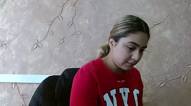 Snapshot of Miabonnett_ chatting on 03.11.25 Miabonnett online show from 03.11.25