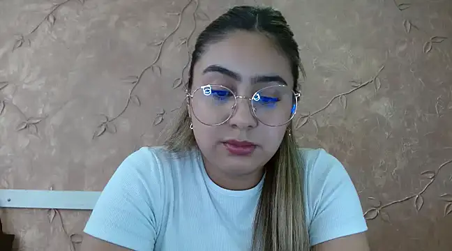 Snapshot of Miabonnett_ chatting on 03.14.25 Miabonnett online show from 03.14.25