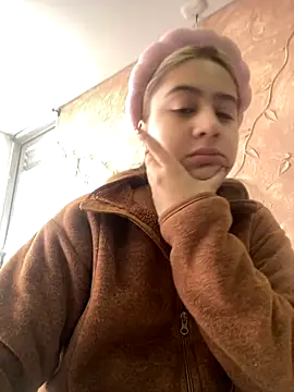 Miabonnett  online show from 10.21.25