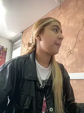 Miabonnett  online show from 10.28.25