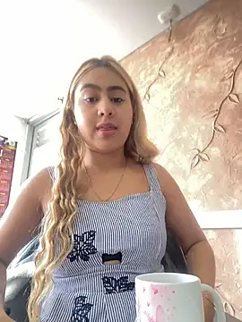 Miabonnett  online show from 11.08.25