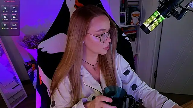 Emili1- online show from 10.12.25