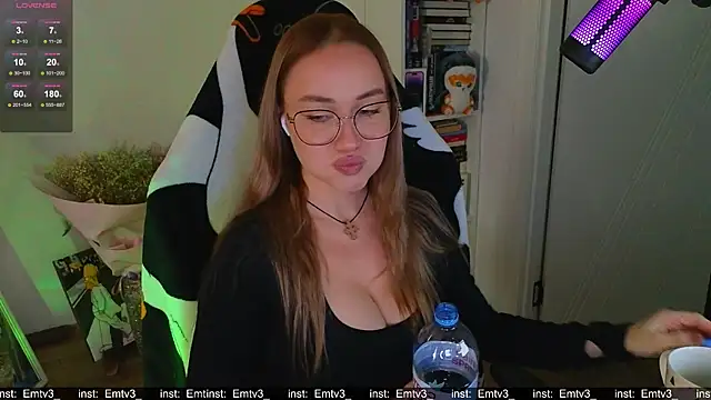 Emili1- online show from 11.21.25