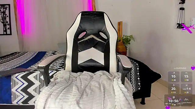 Snapshot of _RedMoon chatting on 03.19.25 RedMoon online show from 03.19.25