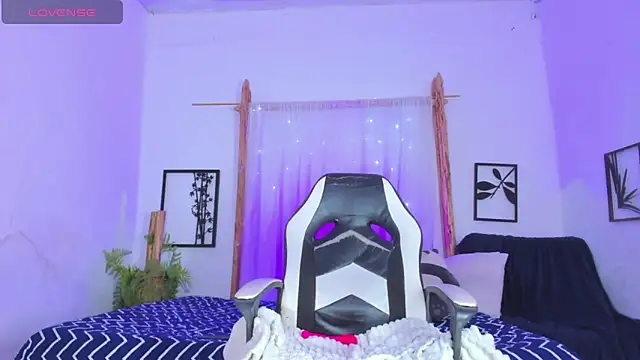 Snapshot of _RedMoon chatting on 10.05.25 RedMoon online show from 10.05.25