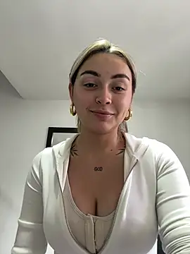 Snapshot of emma_oxford chatting on 07.30.26 emma oxford online show from 07.30.26