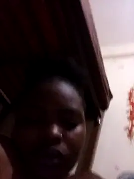 Snapshot of freaky_belle chatting on 11.08.25 freaky belle online show from 11.08.25