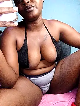 Snapshot of freaky_belle chatting on 02.27.26 freaky belle online show from 02.27.26