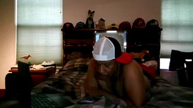 Snapshot of pimpdaddy4ever chatting on 10.15.25 pimpdaddy4ever online show from 10.15.25