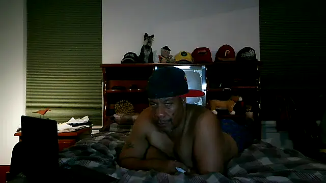 Snapshot of pimpdaddy4ever chatting on 10.18.25 pimpdaddy4ever online show from 10.18.25