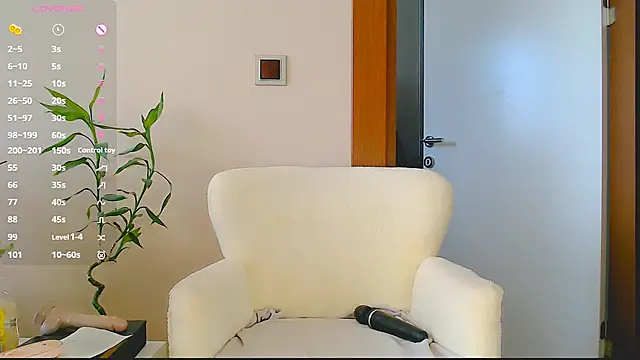   QUEEN    online show from 10.16.25