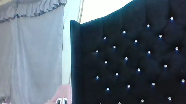 Jennxdolls online show from 02.18.25