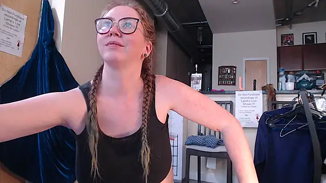 littlelustlamb online show from 10.08.25