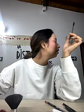 Snapshot of little-Emma chatting on 10.10.25 little-Emma online show from 10.10.25