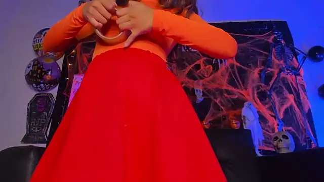 Snapshot of little-Emma chatting on 10.31.25 little-Emma online show from 10.31.25