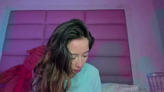 little-Emma online show from 12.22.25