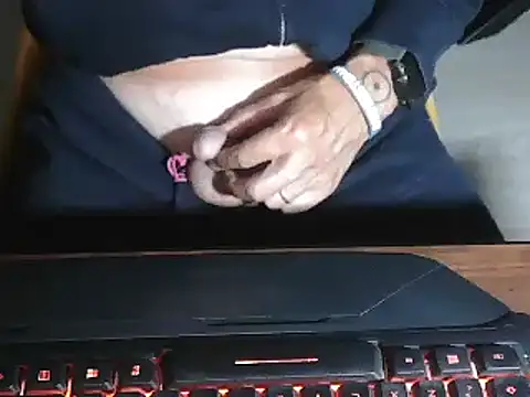 Snapshot of Adri_gard chatting on 10.01.25 Adri gard online show from 10.01.25