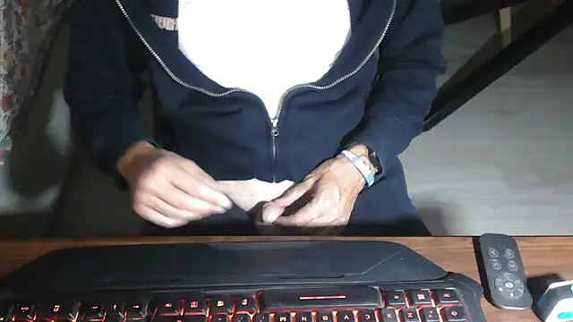 Snapshot of Adri_gard chatting on 10.10.25 Adri gard online show from 10.10.25