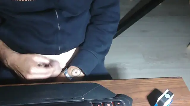 Snapshot of Adri_gard chatting on 10.14.25 Adri gard online show from 10.14.25