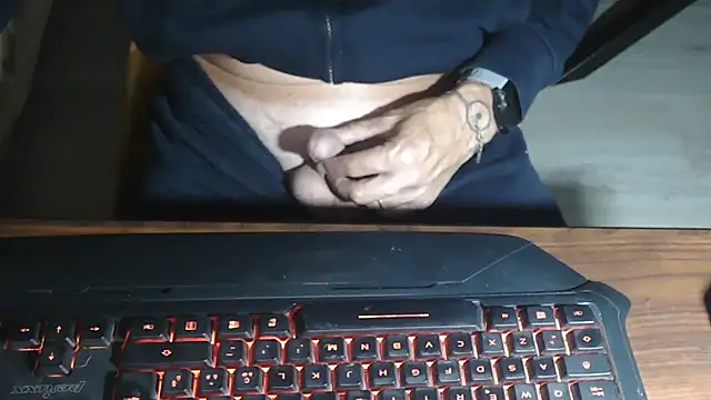 Snapshot of Adri_gard chatting on 10.17.25 Adri gard online show from 10.17.25