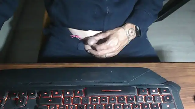 Snapshot of Adri_gard chatting on 10.21.25 Adri gard online show from 10.21.25