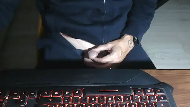 Snapshot of Adri_gard chatting on 10.25.25 Adri gard online show from 10.25.25