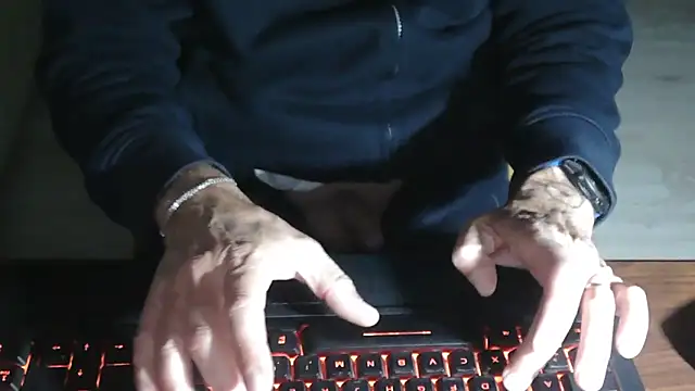 Snapshot of Adri_gard chatting on 10.28.25 Adri gard online show from 10.28.25