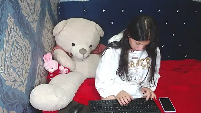 Snapshot of Lilyevansx chatting on 03.08.25 Lilyevansx online show from 03.08.25