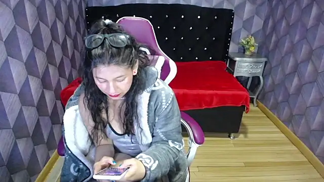 Snapshot of Lilyevansx chatting on 03.21.25 Lilyevansx online show from 03.21.25