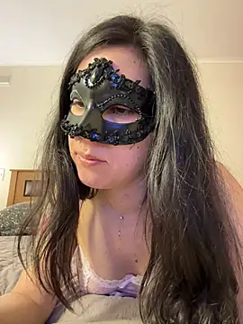 Snapshot of Reinacatchile chatting on 12.16.24 Reinacatchile online show from 12.16.24