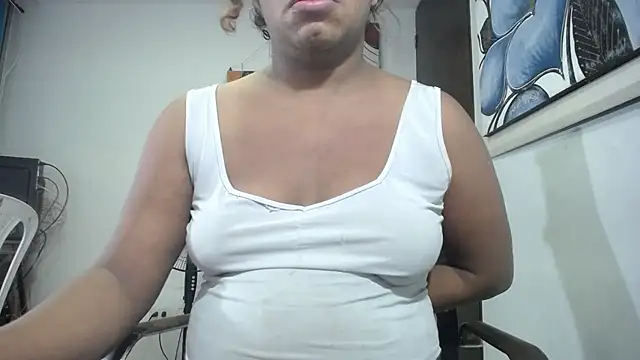 Snapshot of tsbigcock10incock chatting on 10.31.25 tsbigcock10incock online show from 10.31.25