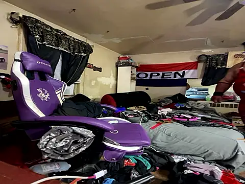 Snapshot of MrMynx chatting on 11.16.25 MrMynx online show from 11.16.25