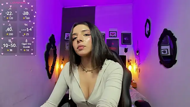 Charlotte  Benett online show from 01.06.25