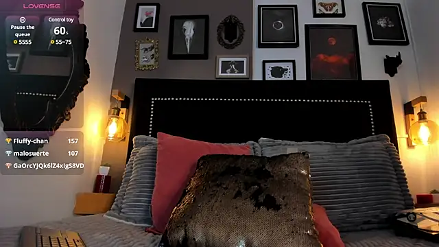 Charlotte  Benett online show from 02.27.25