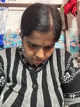 Snapshot of Beauty-queen chatting on 12.31.24 Beauty-queen online show from 12.31.24